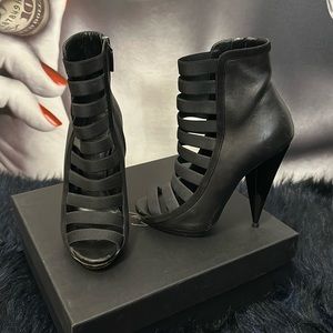 Gucci leather strappy booties size 39